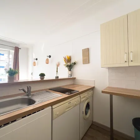 Calme Et Avec Balcon Ensoleille * לה קאנה