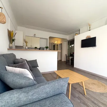 Calme Et Avec Balcon Ensoleille דירה *