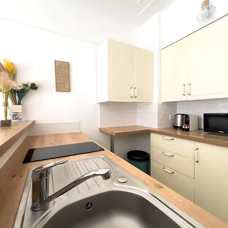 Calme Et Avec Balcon Ensoleille