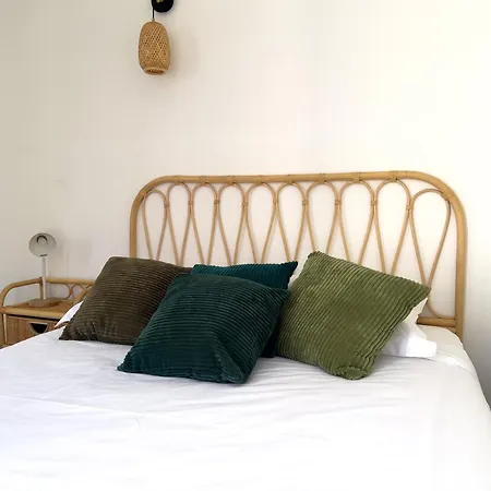 Calme Et Avec Balcon Ensoleille דירה *